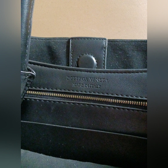 Elegant Black Woven Shoulder Bag - Picture 13 of 14